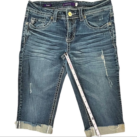Vigoss size 3 Capri jeans, rolled cuffs, medium wash, some distressing EUC - Picture 9 of 14
